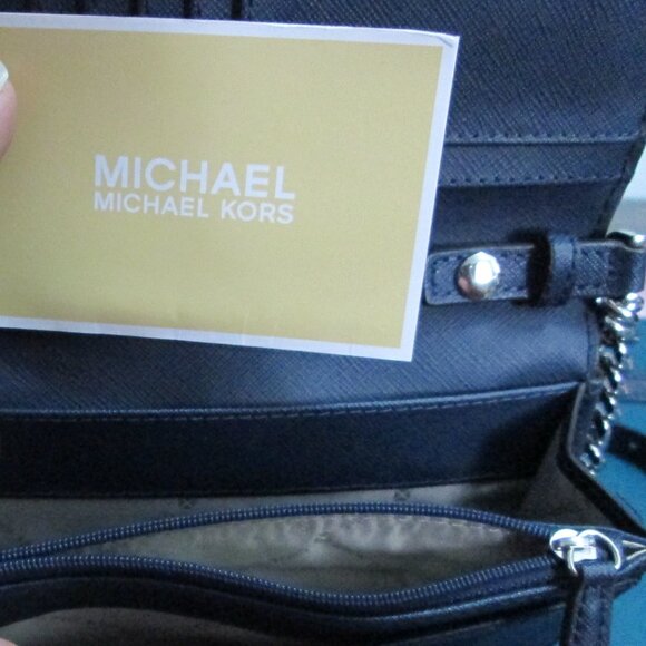 Michael Kors crossbody wallet/ cell phone - Picture 4 of 14